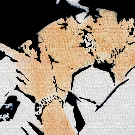 Kissing Policeman - Banksy - Quadro stampato su Canvas e montato su telaio in legno - PlastiWood (14555303)