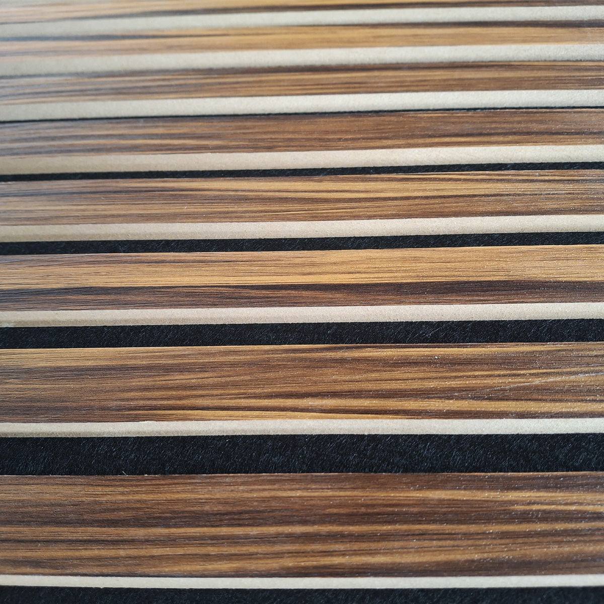 Pannello Fonoassorbente Effetto Legno AFRICA 60x60 cm – Spessore 18 mm